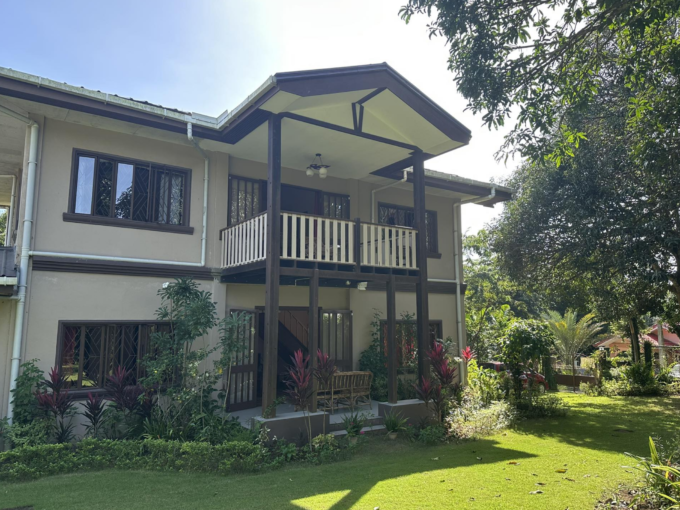 classic residential house on large lot in Palawan